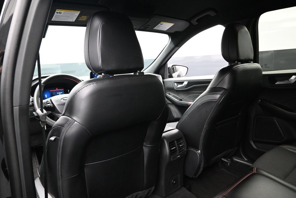 Used 2025 Ford Escape ST-Line Select AWD/4WD image 18