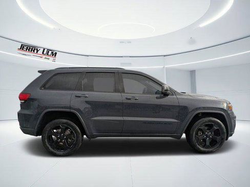 Certified 2018 Jeep Grand Cherokee Laredo image 2