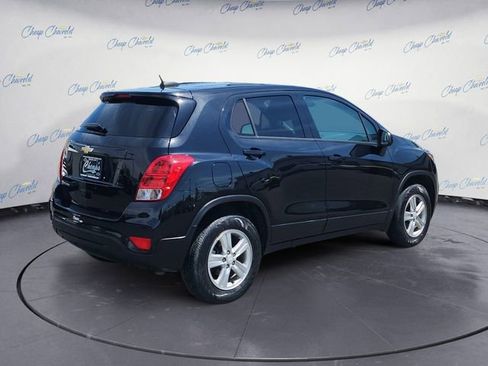 Used 2022 Chevrolet Trax LS w/ Tint and Cruise Package AWD/4WD image 5