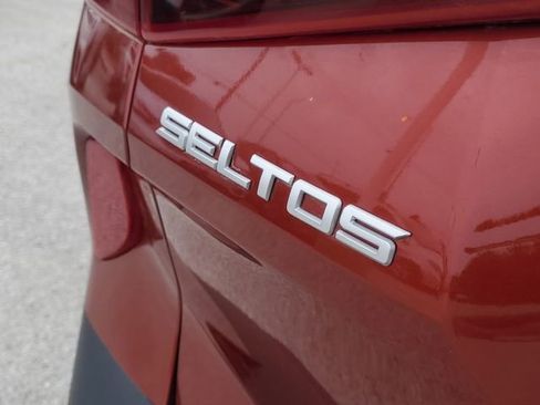 Used 2023 Kia Seltos S w/ Navigation Package image 6
