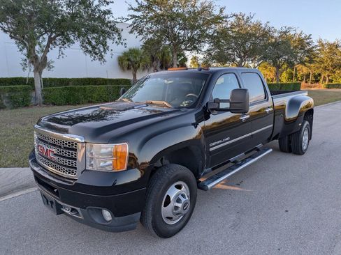 Used 2014 GMC Sierra 3500 Denali image 2
