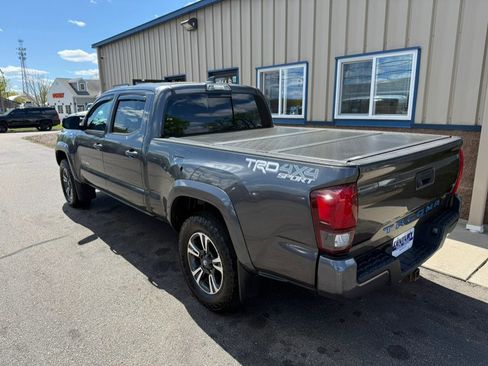 Used 2017 Toyota Tacoma TRD Sport w/ Tow Package AWD/4WD image 6