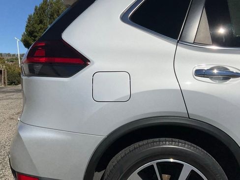 Used 2020 Nissan Rogue SL w/ Premium Package image 11