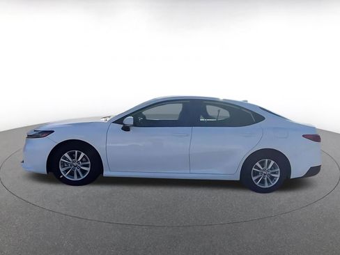 Used 2025 Toyota Camry LE image 9