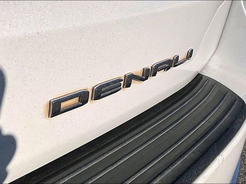 Used 2021 GMC Yukon Denali w/ Denali Premium Package image 8