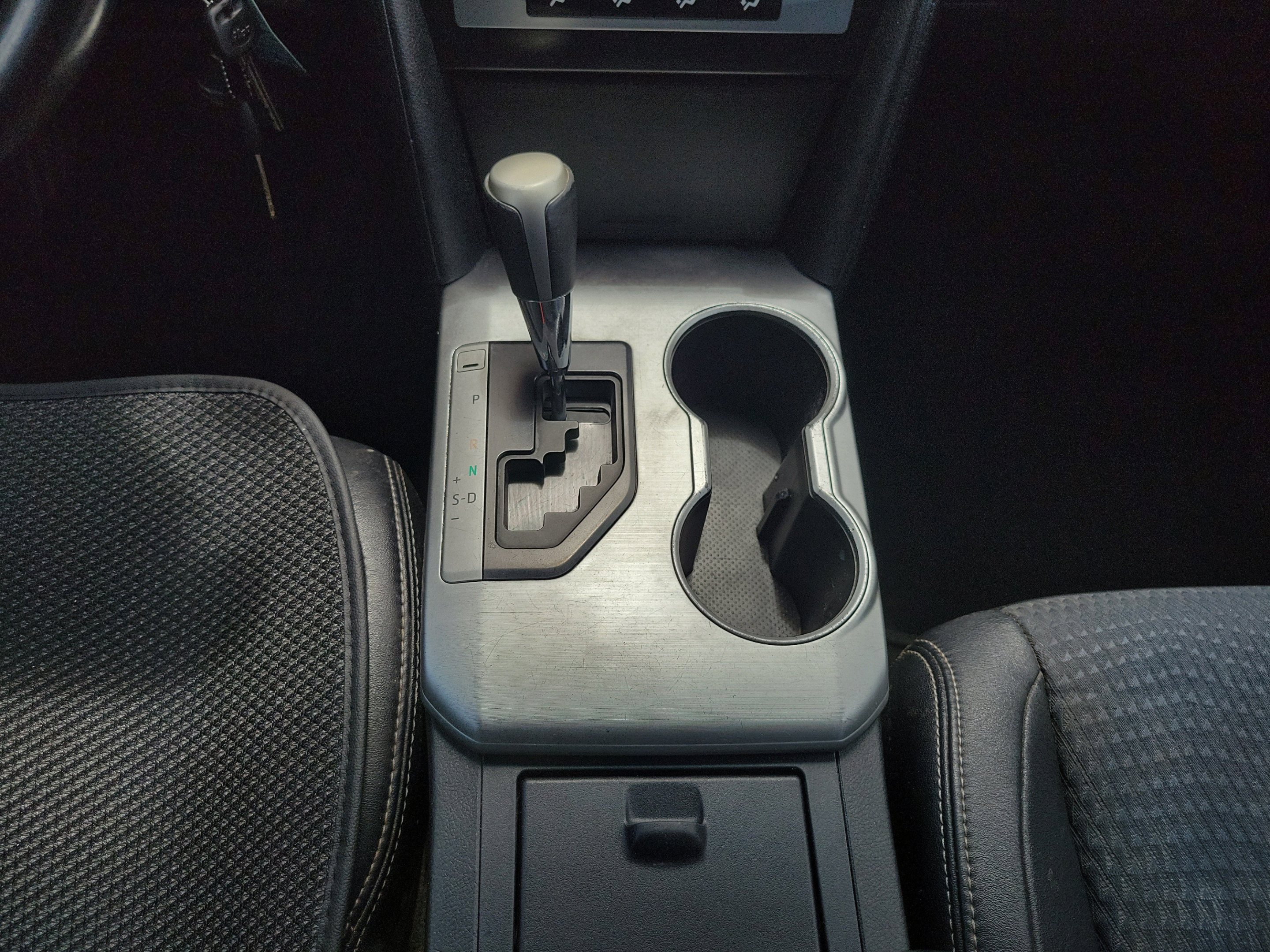 Used 2014 Toyota Camry SE FWD image 15
