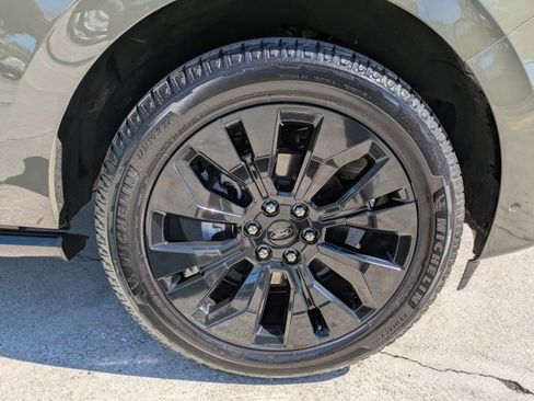 Certified 2025 Ford Expedition Max Platinum w/ Stealth Appearance Package image 17