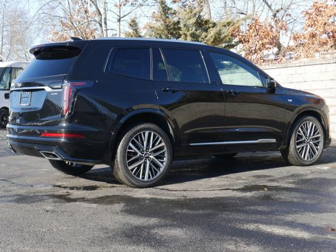 Used 2024 Cadillac XT6 Sport w/ Technology Package image 8