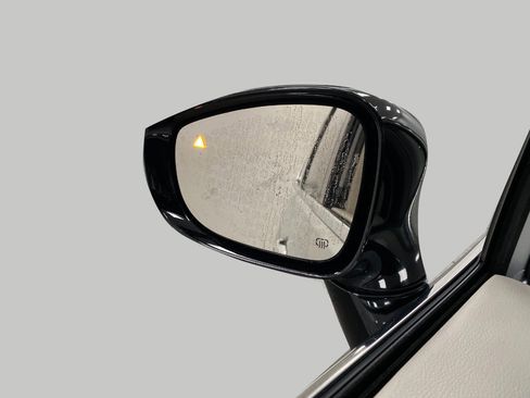 Used 2024 Chrysler Pacifica Touring-L image 20