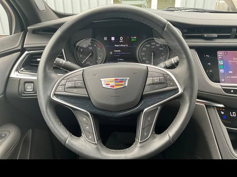 Certified 2025 Cadillac XT5 Premium Luxury w/ Technology Package AWD/4WD image 3