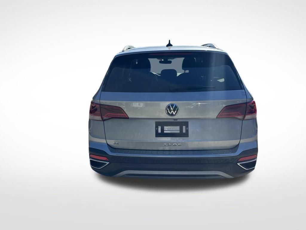 Certified 2023 Volkswagen Taos SE w/ Black Wheel Package FWD image 7