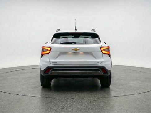 Used 2025 Chevrolet Trax LT FWD image 7