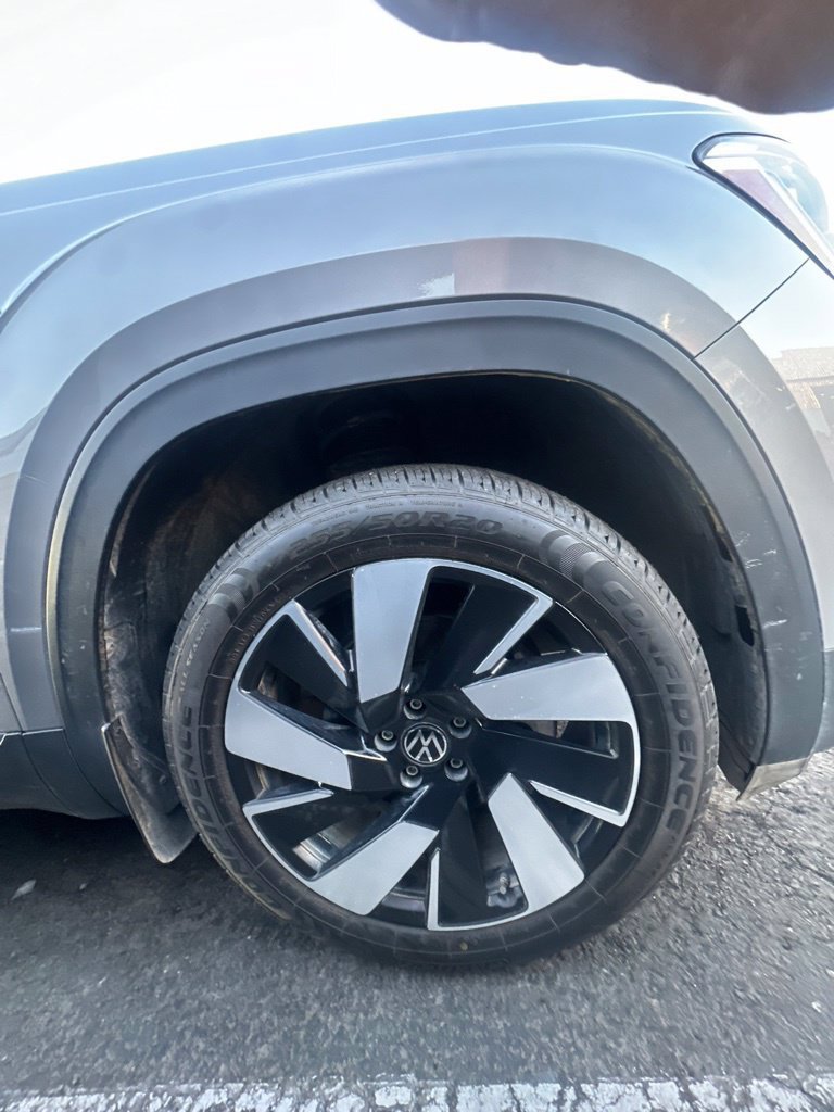 Used 2024 Volkswagen Atlas Cross Sport SE AWD/4WD image 9