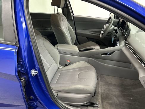 Used 2025 Hyundai Elantra SE FWD image 22