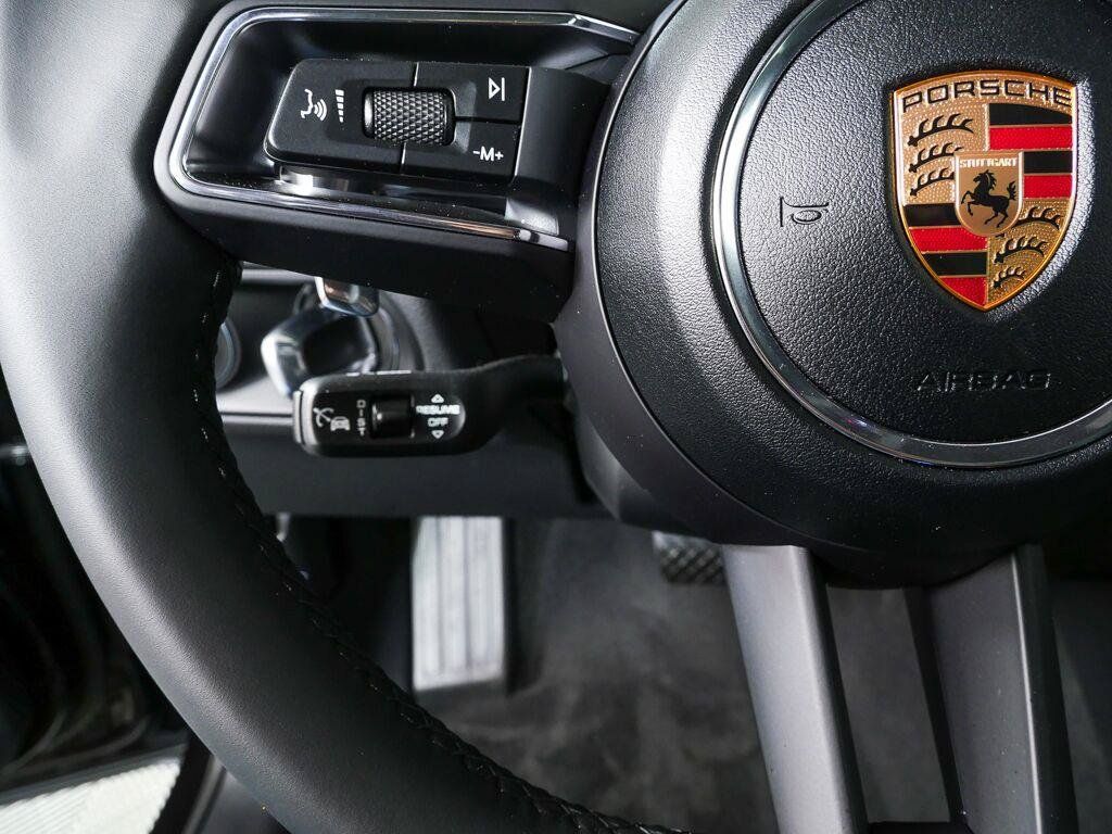 Certified 2026 Porsche Macan AWD/4WD image 10