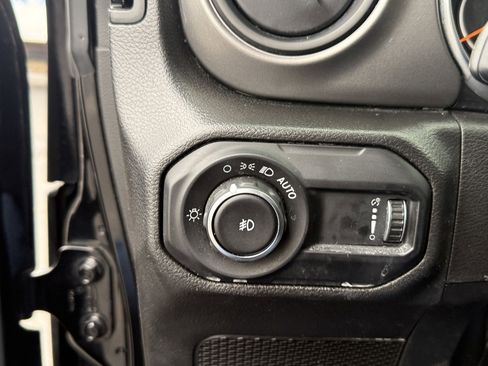 Used 2023 Jeep Wrangler Sport S image 18