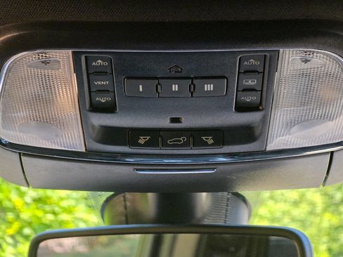 Used 2019 Jeep Grand Cherokee Overland RWD image 29