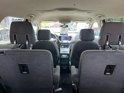 Used 2018 GMC Acadia SLE w/ Driver Alert Package I AWD/4WD image 33