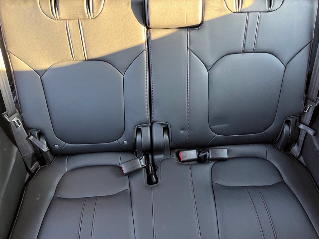 Used 2025 Honda Pilot Black Edition image 18
