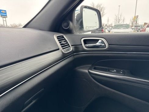 Used 2020 Jeep Grand Cherokee Limited image 12