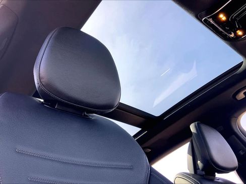 Used 2025 Mercedes-Benz GLC 43 AMG 4MATIC image 14