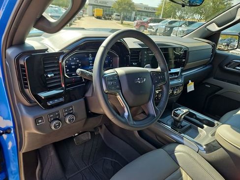 Used 2025 Chevrolet Silverado 1500 ZR2 w/ Technology Package image 10