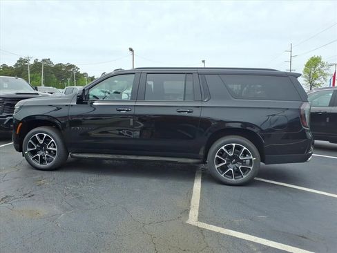 New 2026 Chevrolet Suburban RST image 6