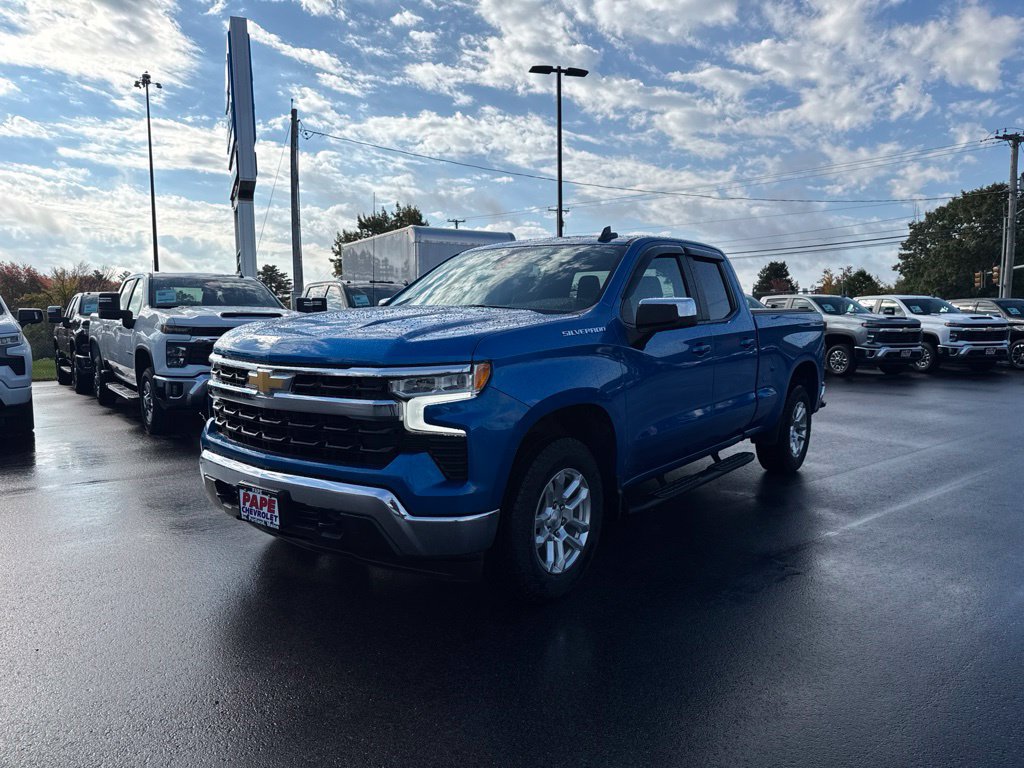 Used 2023 Chevrolet Silverado 1500 LT AWD/4WD image 9