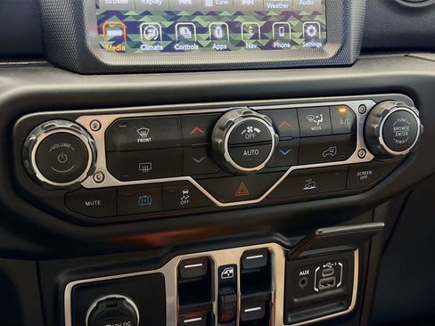 Used 2022 Jeep Wrangler Unlimited Sahara image 10