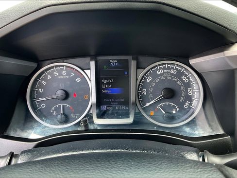 Used 2018 Toyota Tacoma SR5 RWD image 20