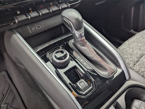 Used 2024 Chevrolet Colorado Z71 w/ Z71 Convenience Package 2 image 21