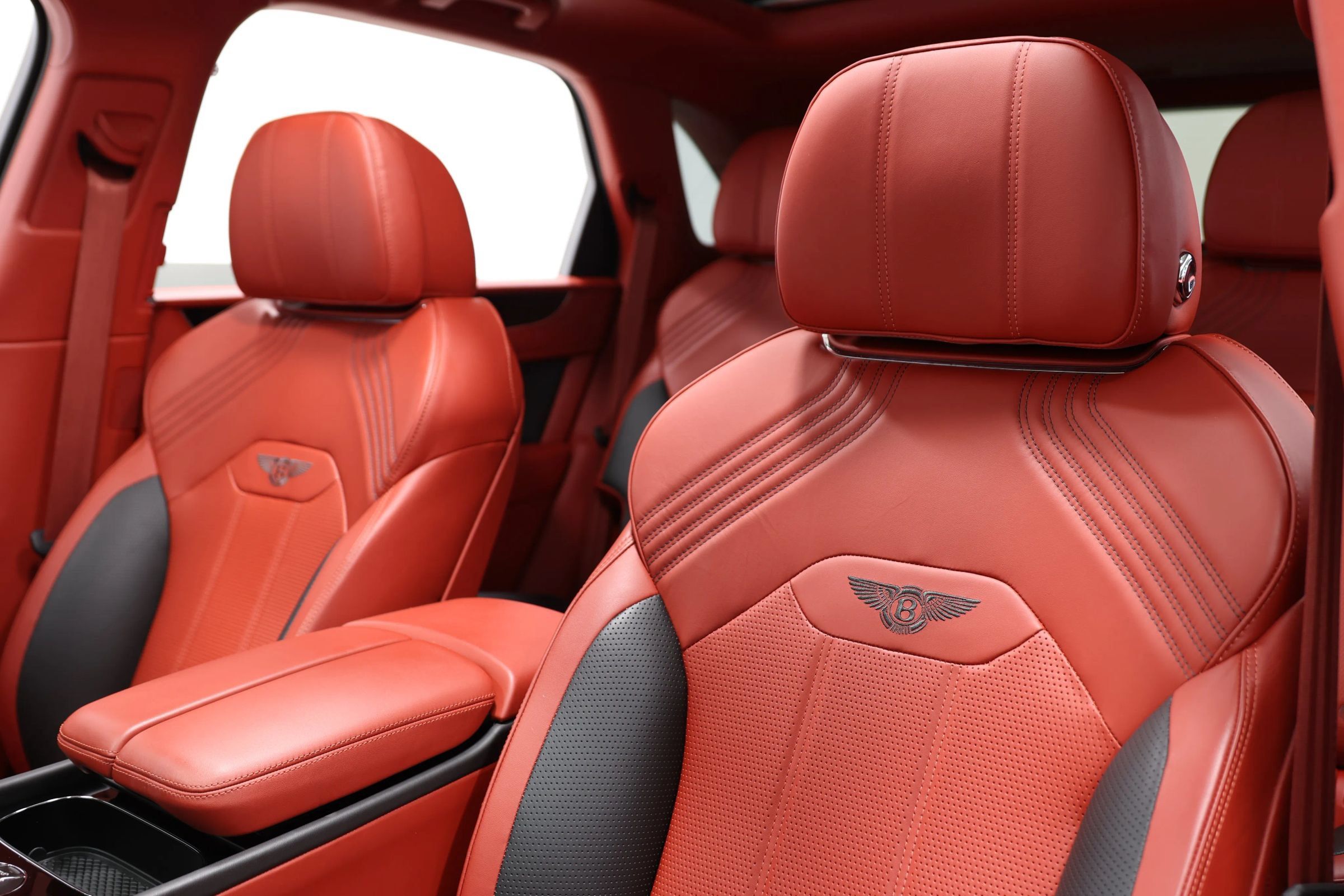 Used 2022 Bentley Bentayga AWD/4WD image 18