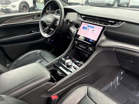 Used 2022 Jeep Grand Cherokee Overland w/ MOPAR Finishing Package image 30