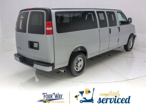 Used 2025 Chevrolet Express 3500 LT w/ LT Preferred Equipment Group image 4