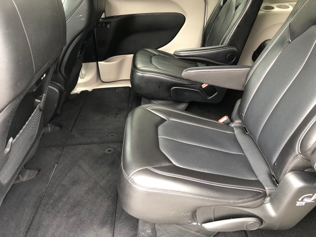Used 2024 Chrysler Pacifica Touring-L FWD image 21