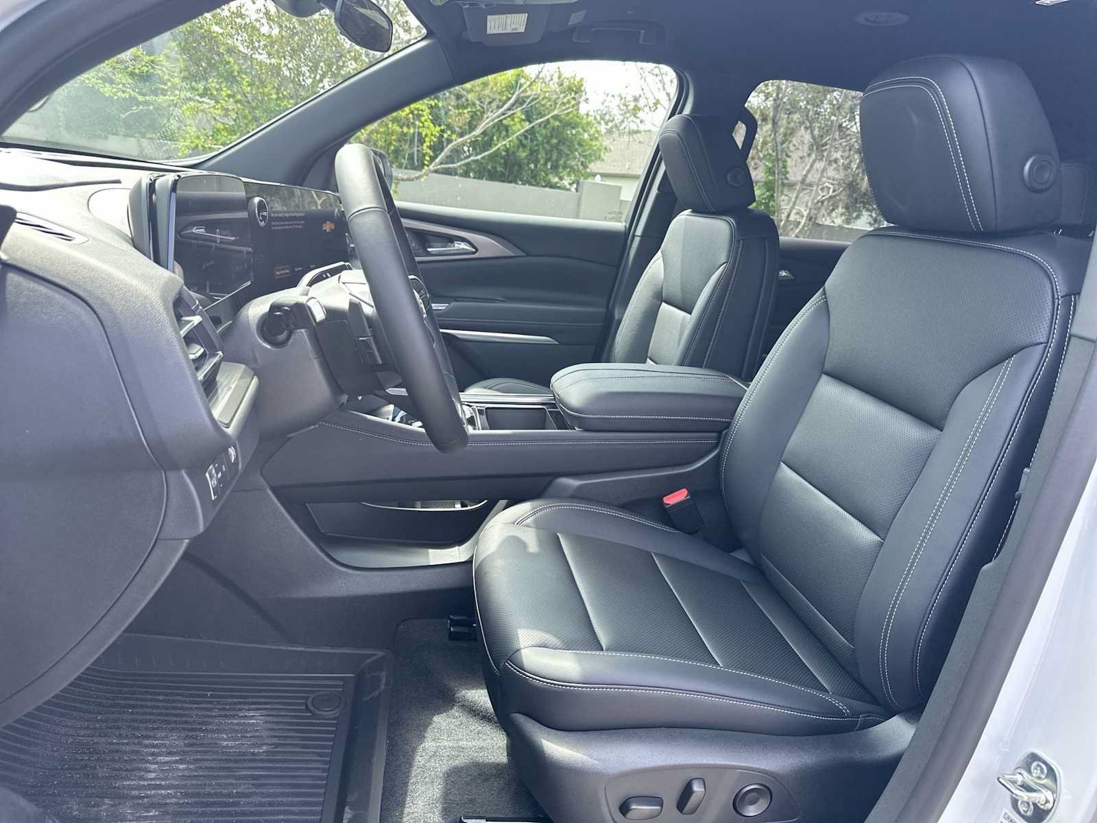 New 2026 Chevrolet Traverse LT w/ LPO, Floor Liner Package FWD image 15