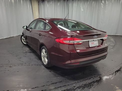 Used 2018 Ford Fusion SE w/ Fusion SE Technology Package image 6