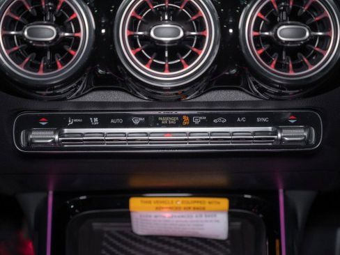 New 2025 Mercedes-Benz GLB 250 4MATIC image 15