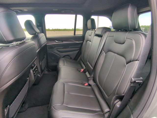 New 2027 Jeep Grand Cherokee Limited AWD/4WD image 16