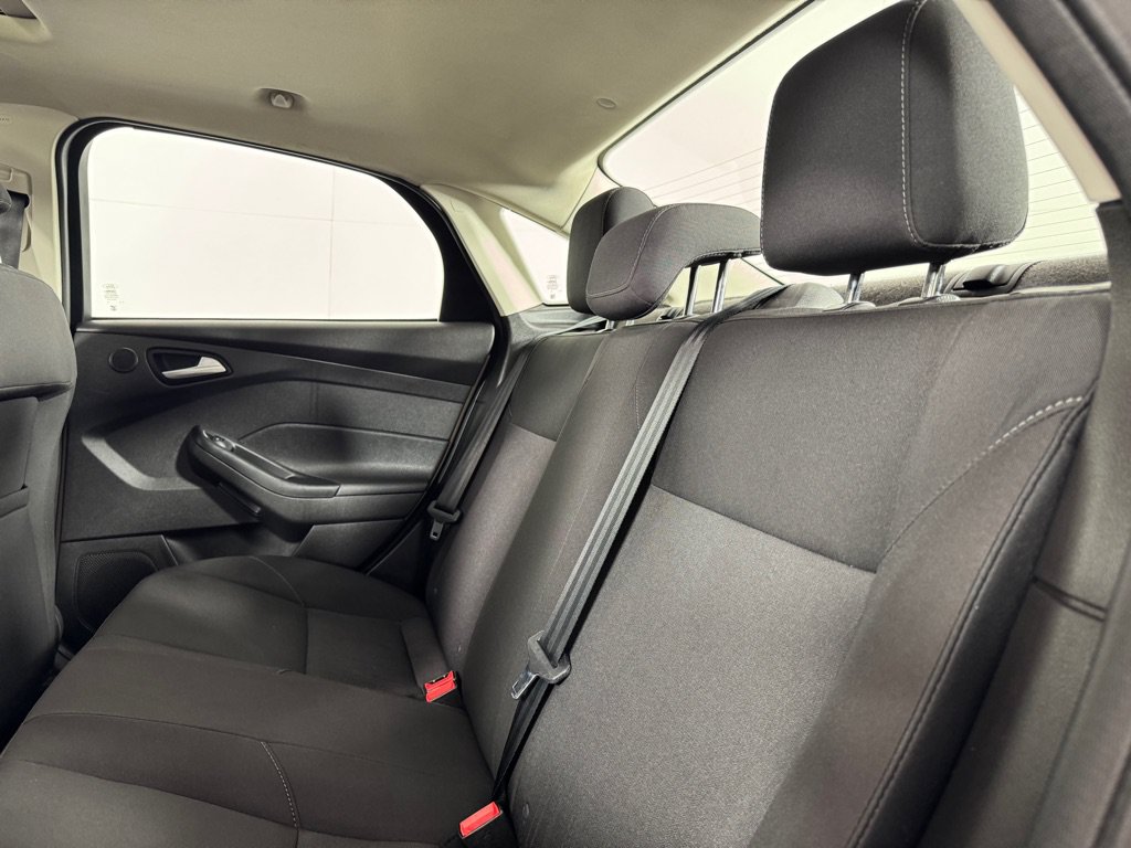 Used 2017 Ford Focus SEL w/ Cold Weather Package FWD image 16
