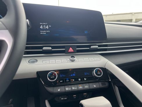 Certified 2023 Hyundai Elantra Limited FWD image 29