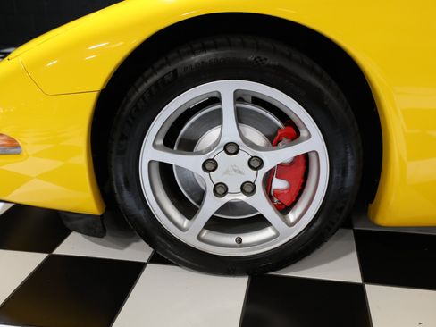 Used 2000 Chevrolet Corvette Coupe w/ Memory Pkg RWD image 40