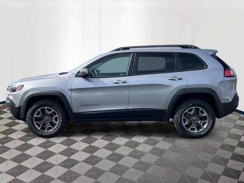 Used 2019 Jeep Cherokee Trailhawk w/ Cold Weather Group AWD/4WD image 2