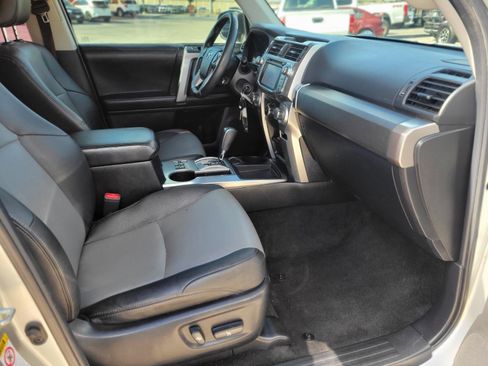 Used 2019 Toyota 4Runner SR5 Premium image 12