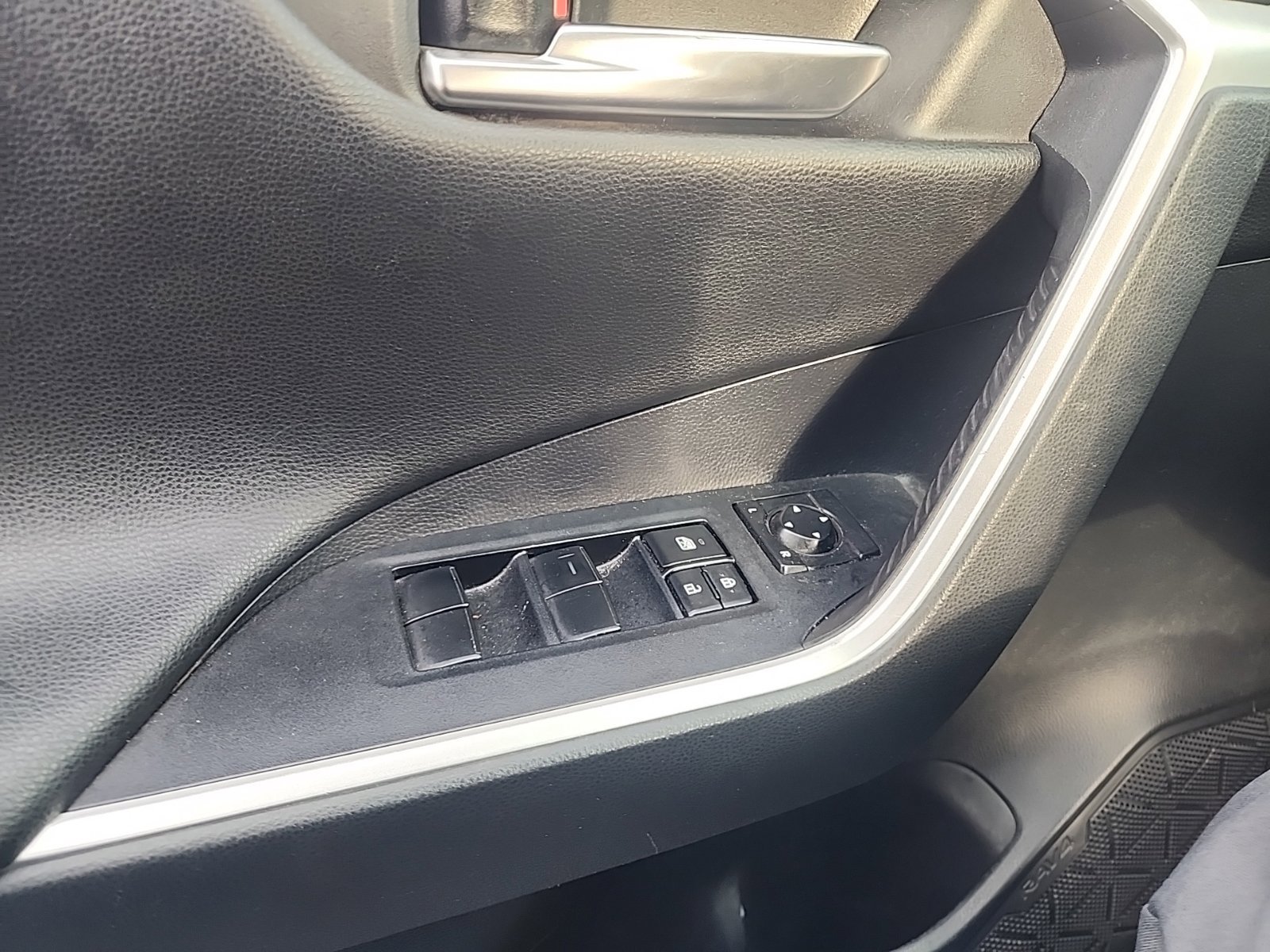 Used 2019 Toyota RAV4 Adventure AWD/4WD image 14