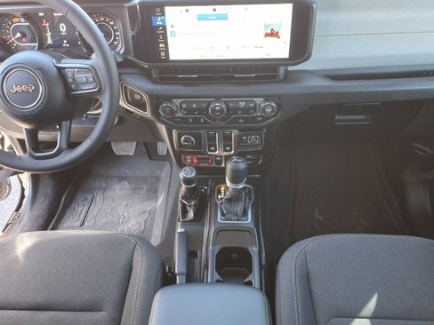 Certified 2026 Jeep Wrangler Willys image 30