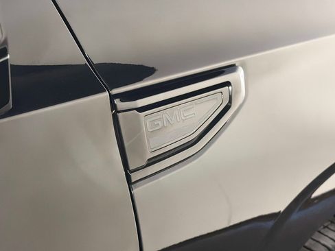 Used 2024 GMC Yukon XL Denali Ultimate AWD/4WD image 23