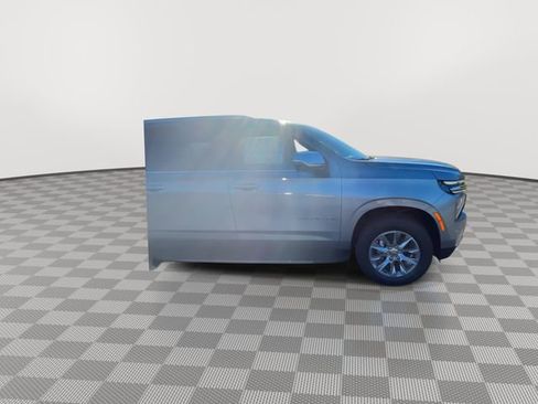 New 2025 Chevrolet Suburban Premier image 2