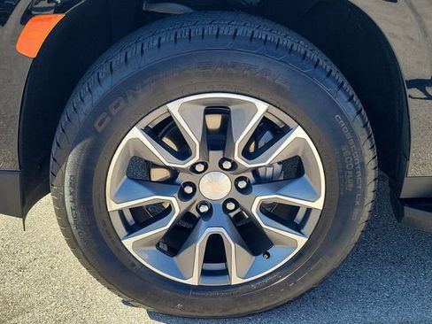 Certified 2024 Chevrolet Suburban LT w/ Luxury Package image 7