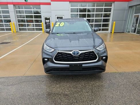 Used 2020 Toyota Highlander XLE image 2